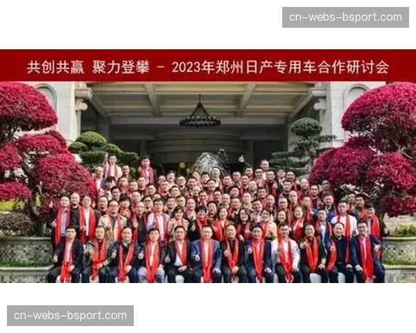 本发展阶段强调即时生产的社会化协作与用户共创潜能